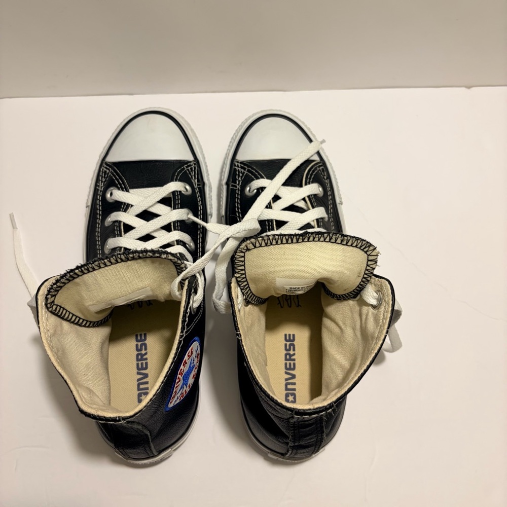 Converse Chuck Taylor All Star Leather High Top Sneaker in Black . - Picture 6 of 8